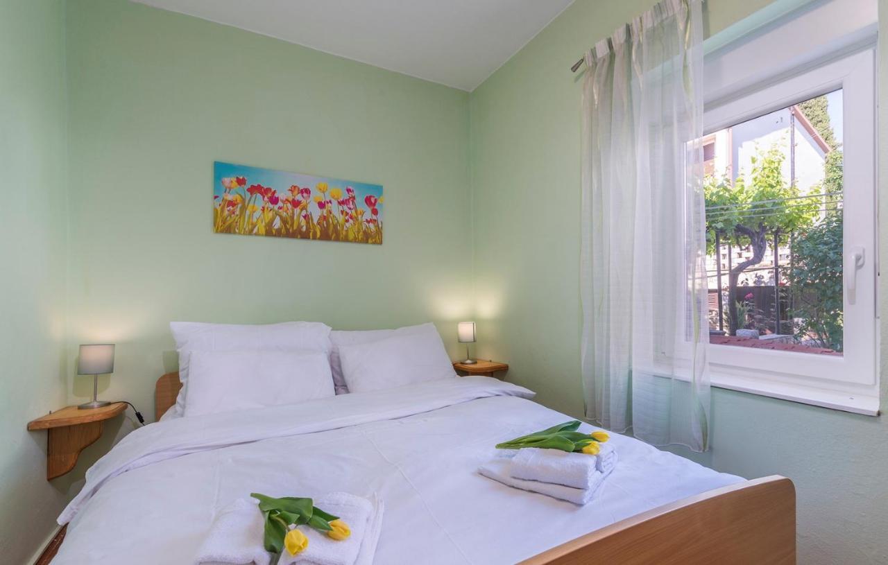 Apartments Loredana Porec Exterior photo