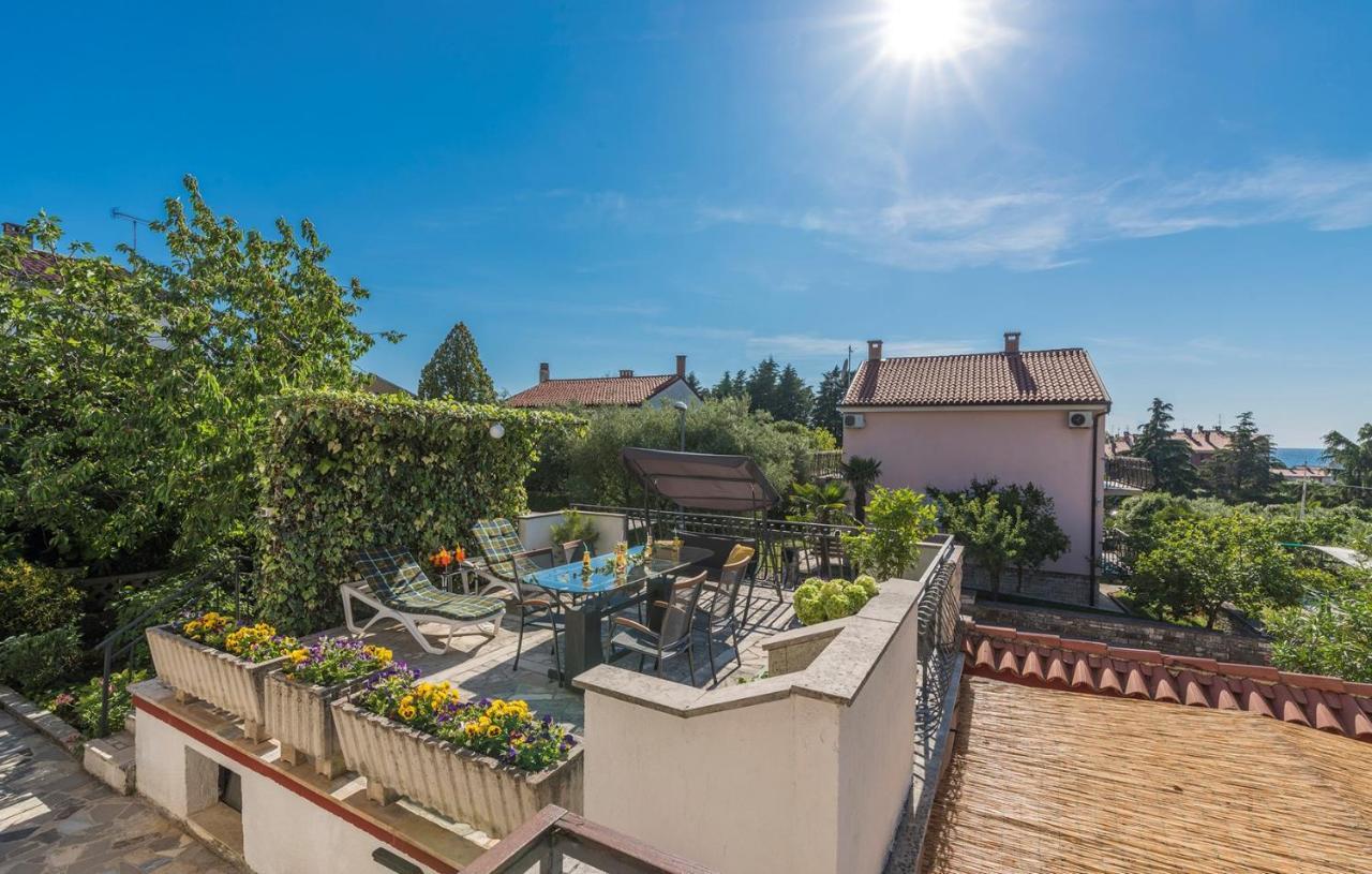 Apartments Loredana Porec Exterior photo