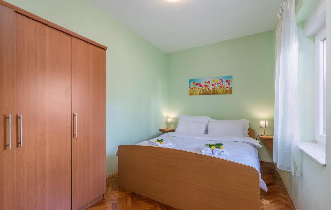 Apartments Loredana Porec Exterior photo