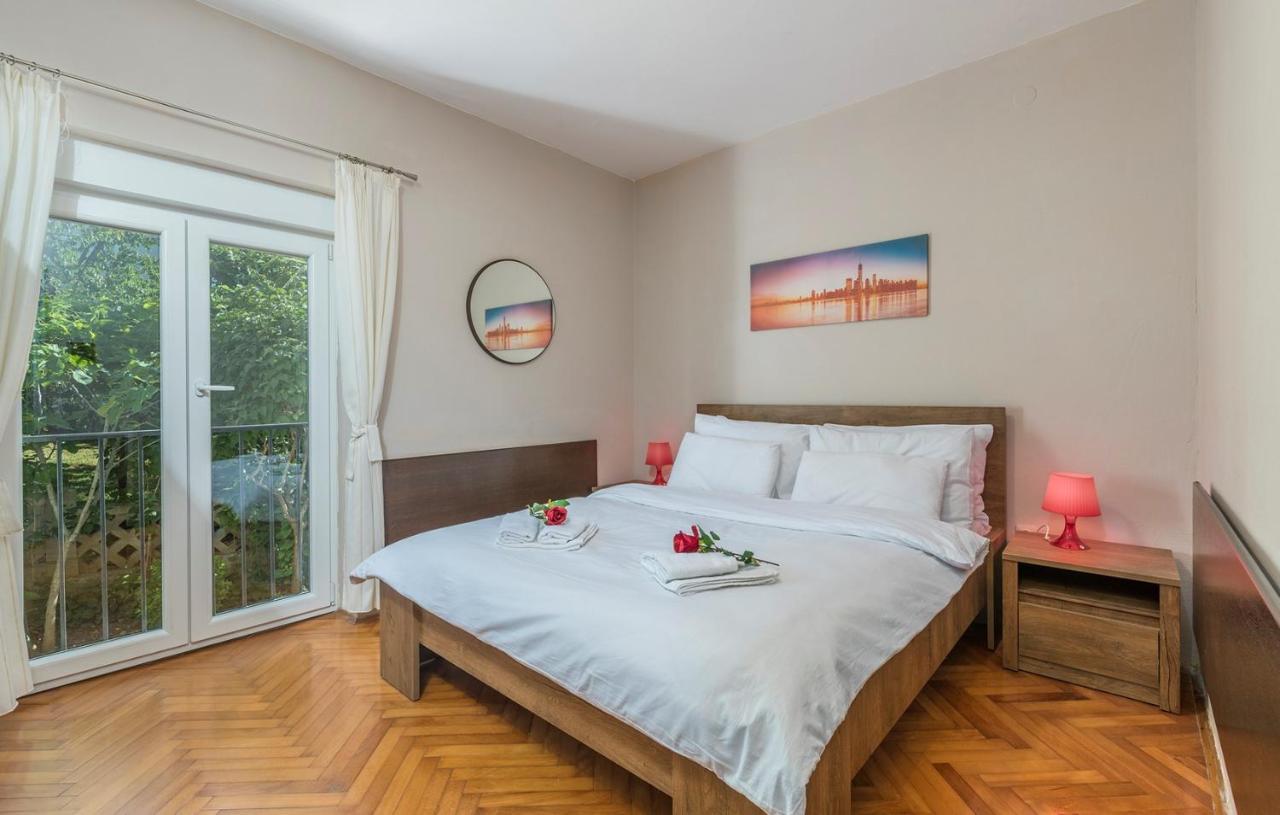 Apartments Loredana Porec Exterior photo