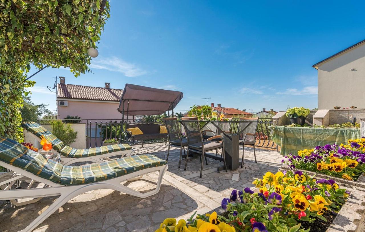 Apartments Loredana Porec Exterior photo
