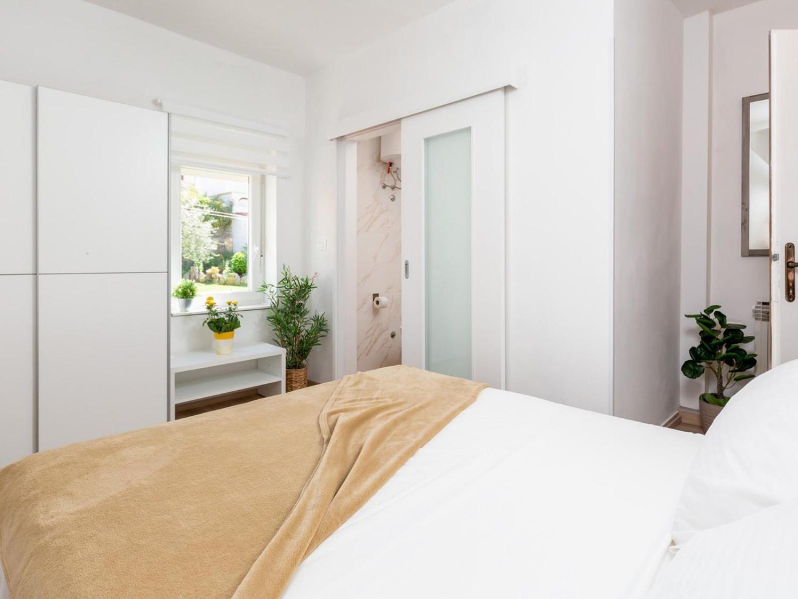 Apartments Loredana Porec Exterior photo
